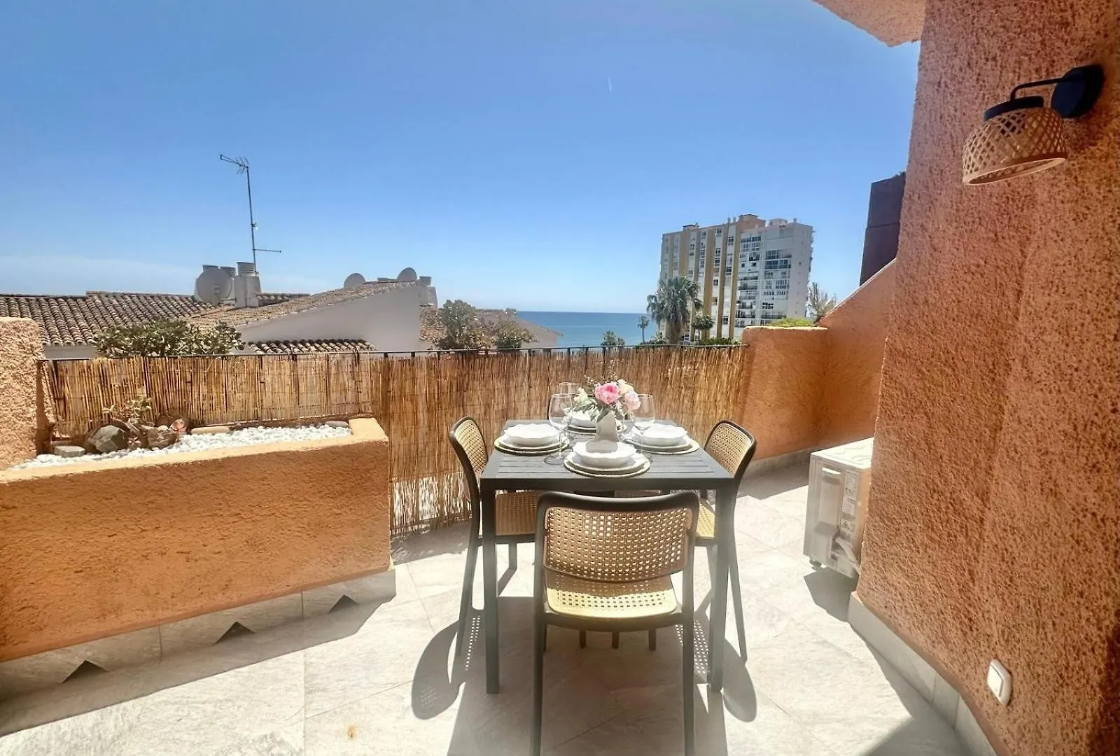 New Beachside Apartment Sitio de Calahonda