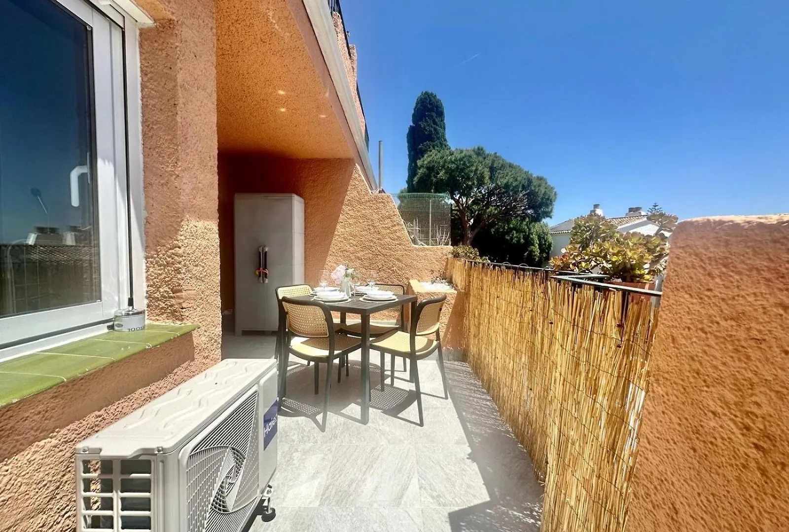 New Beachside Apartment Sitio de Calahonda
