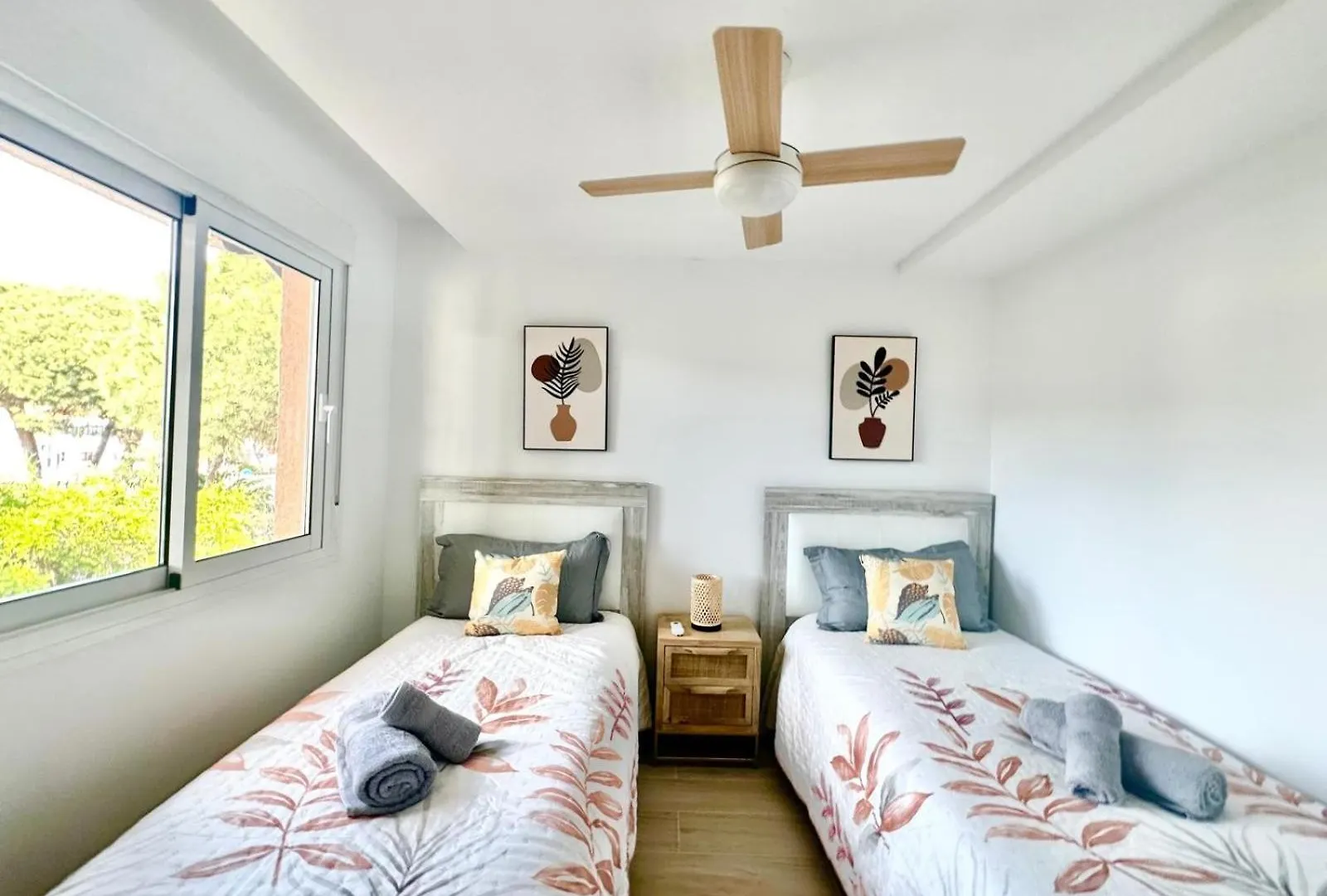 New Beachside Apartment Sitio de Calahonda