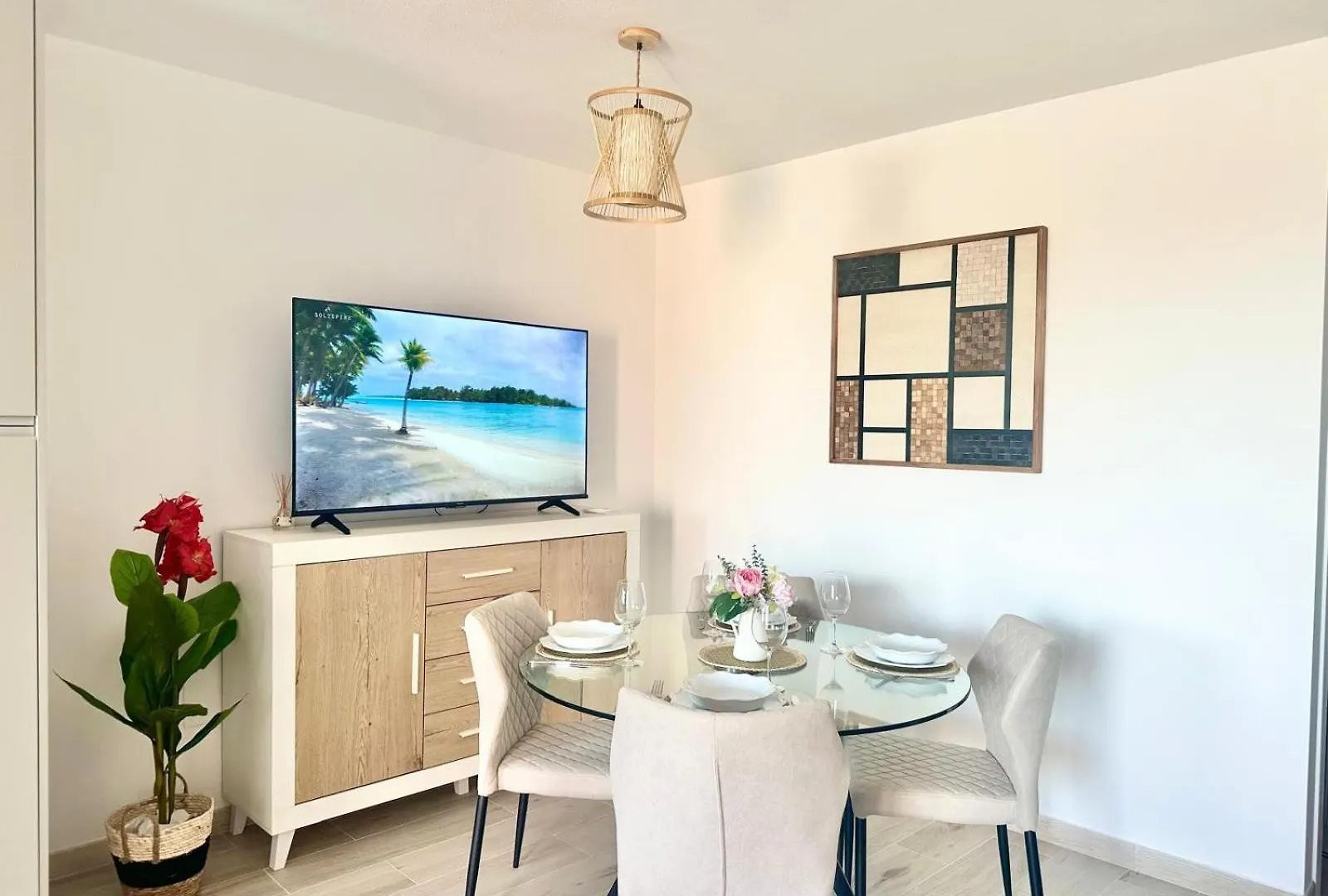 New Beachside Apartment Sitio de Calahonda