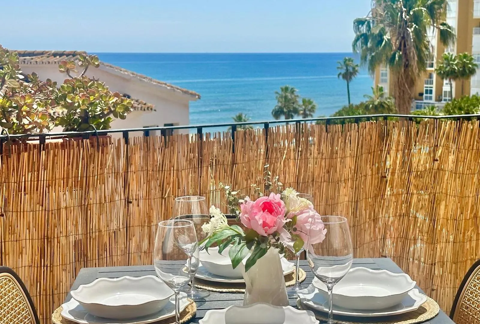 New Beachside Apartment Sitio de Calahonda