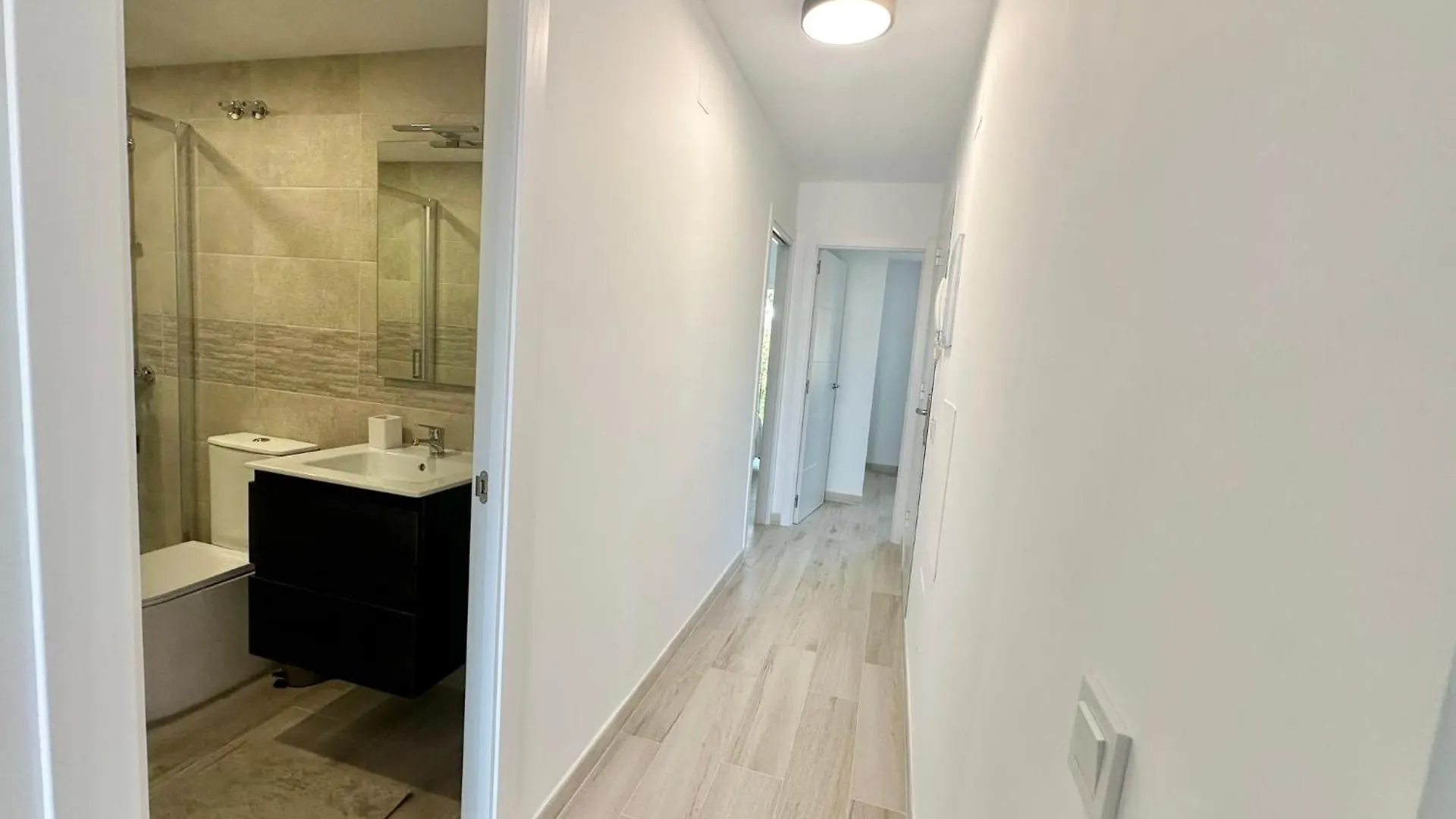 New Beachside Apartment Sitio de Calahonda 0*,  Spain
