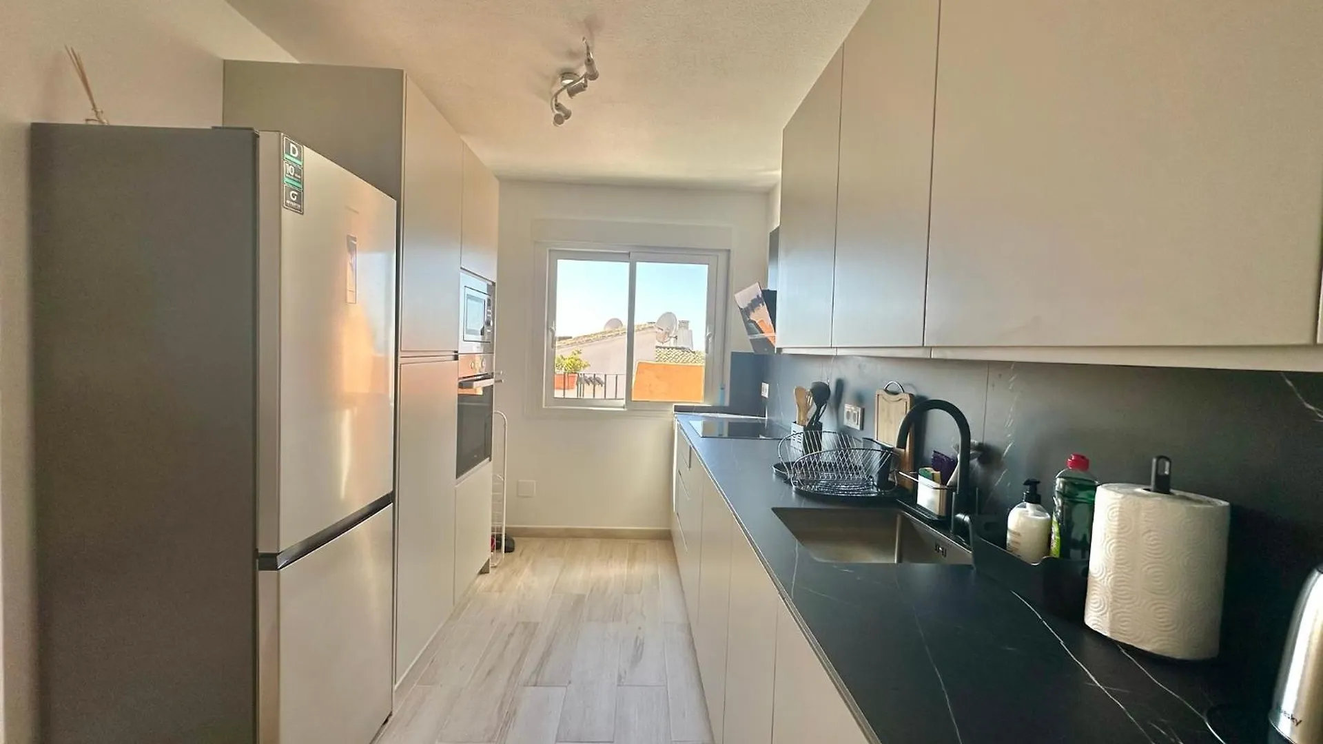 New Beachside Apartment Sitio de Calahonda