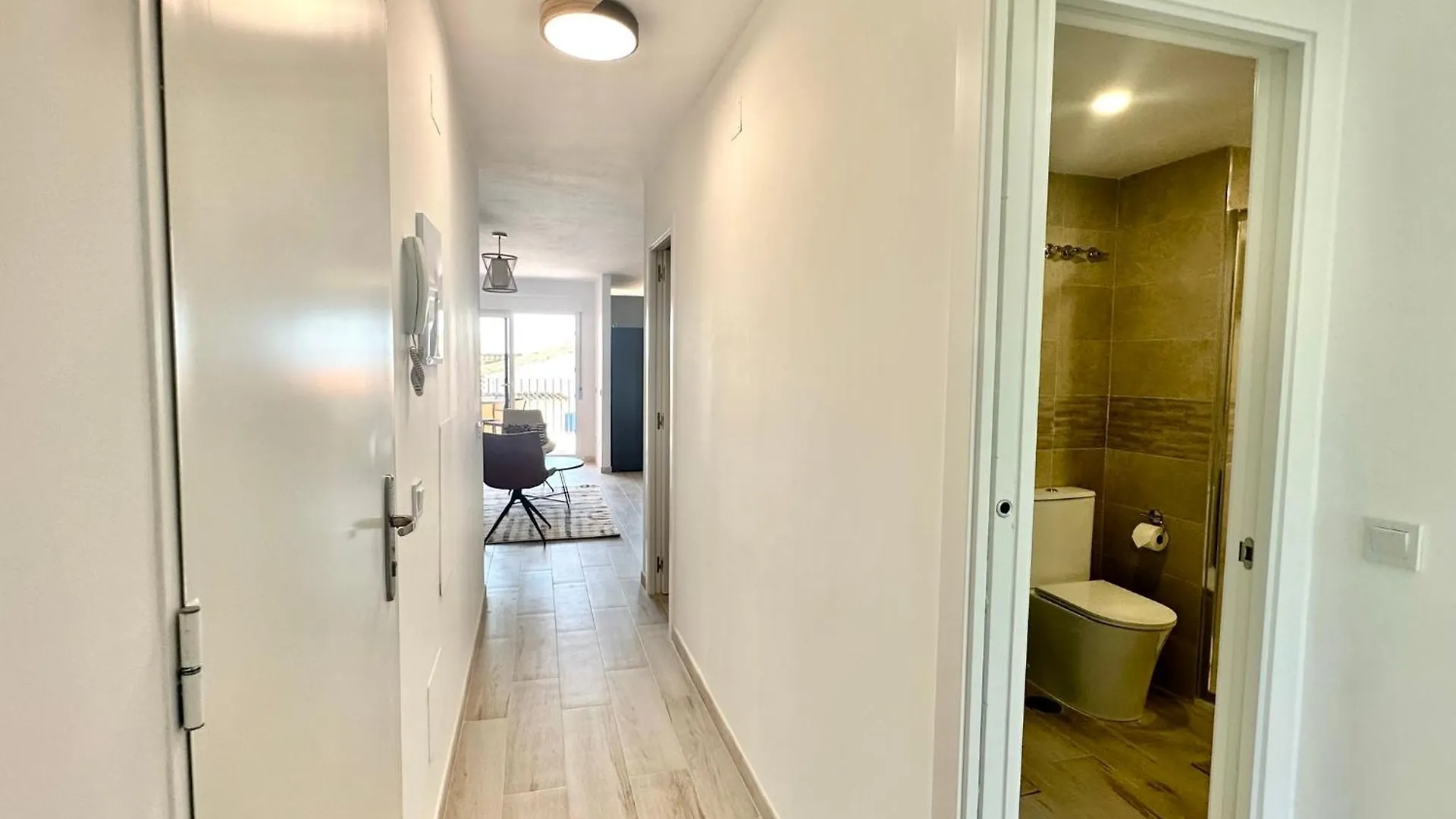 New Beachside Apartment Sitio de Calahonda
