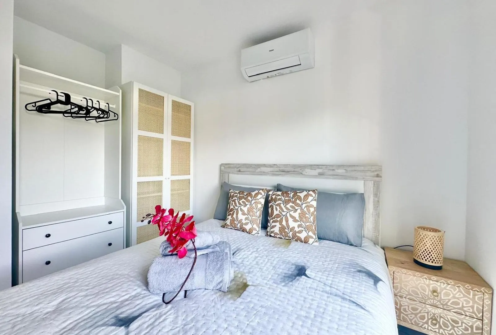 New Beachside Apartment Sitio de Calahonda