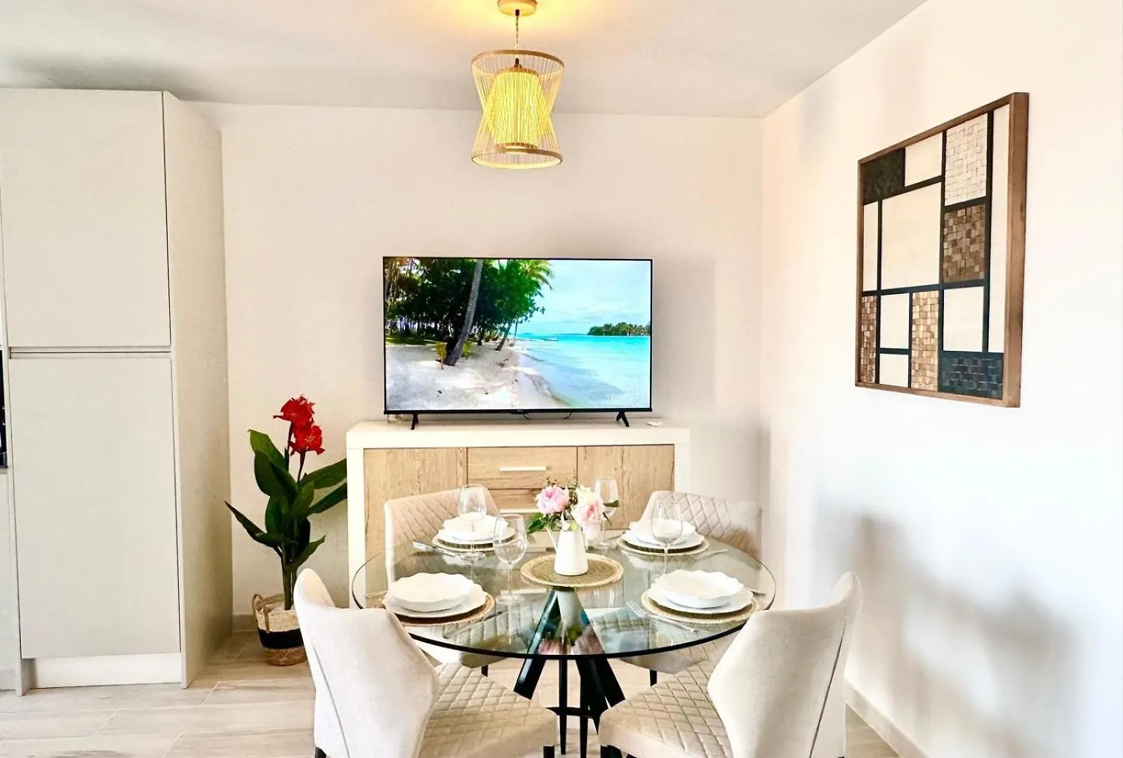 New Beachside Apartment Sitio de Calahonda
