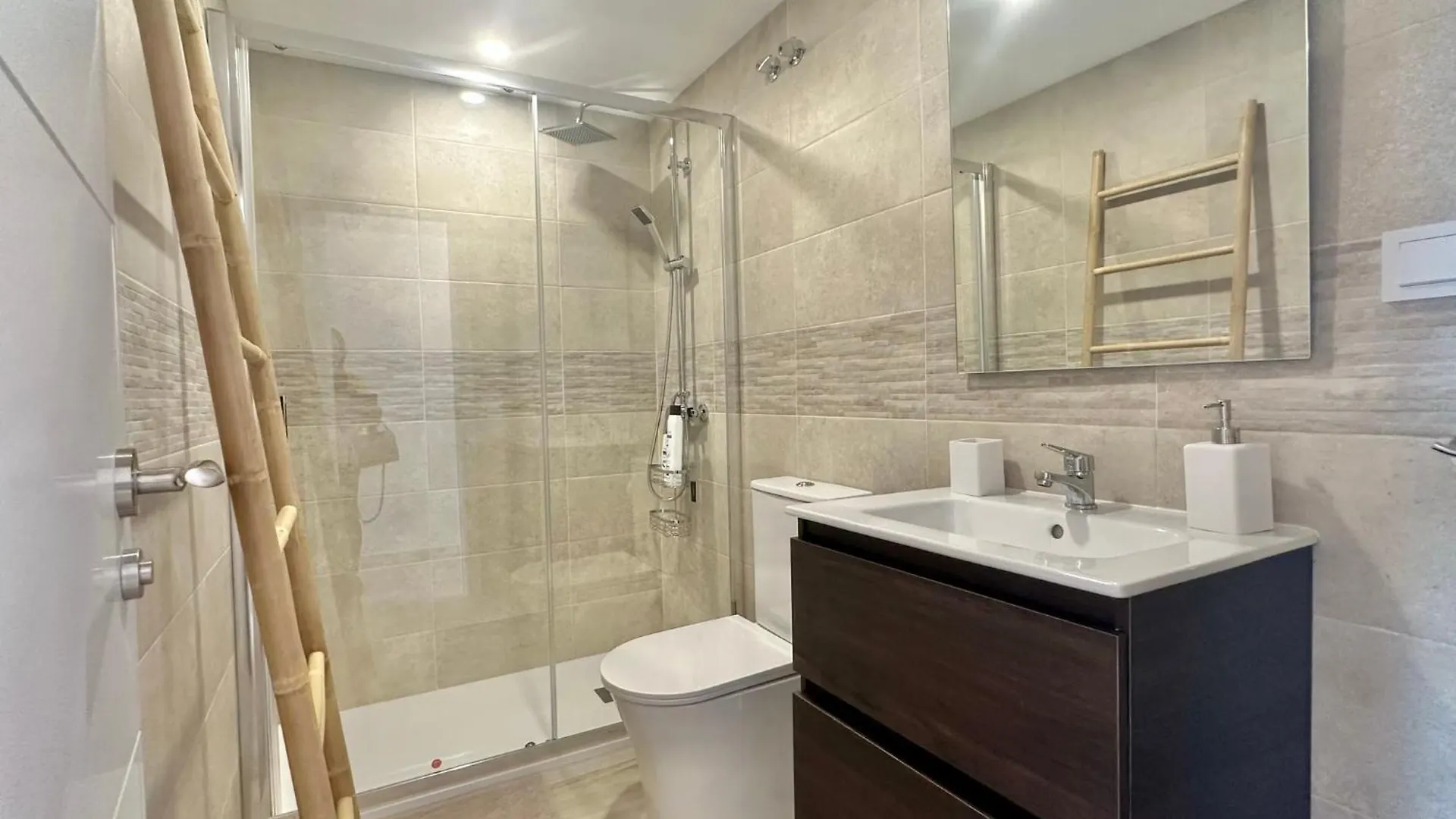 New Beachside Apartment Sitio de Calahonda 0*,